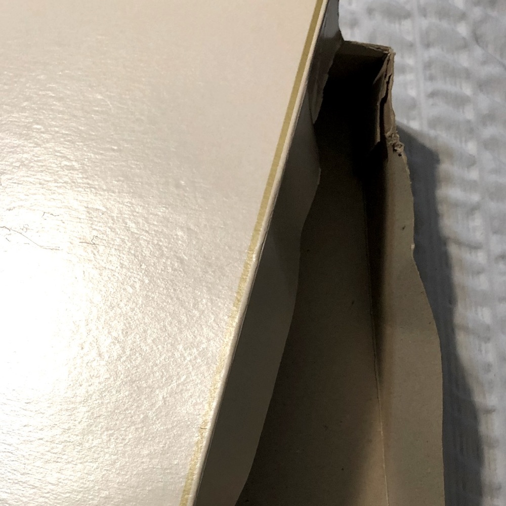 MARSHALL FIELD’S GIFT BOX vintage offwhite color with gold border size22x12 GUC - Picture 4 of 13